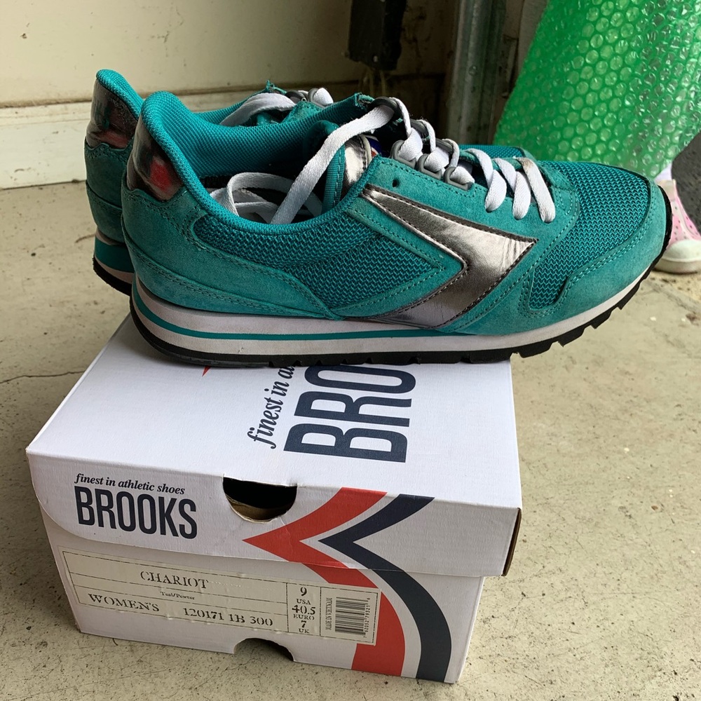 Brooks size 9 sneakers gently used